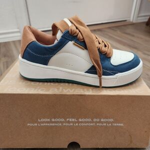 Dr. Scholl's Low-Top Sneaker in Teal, White & Tan